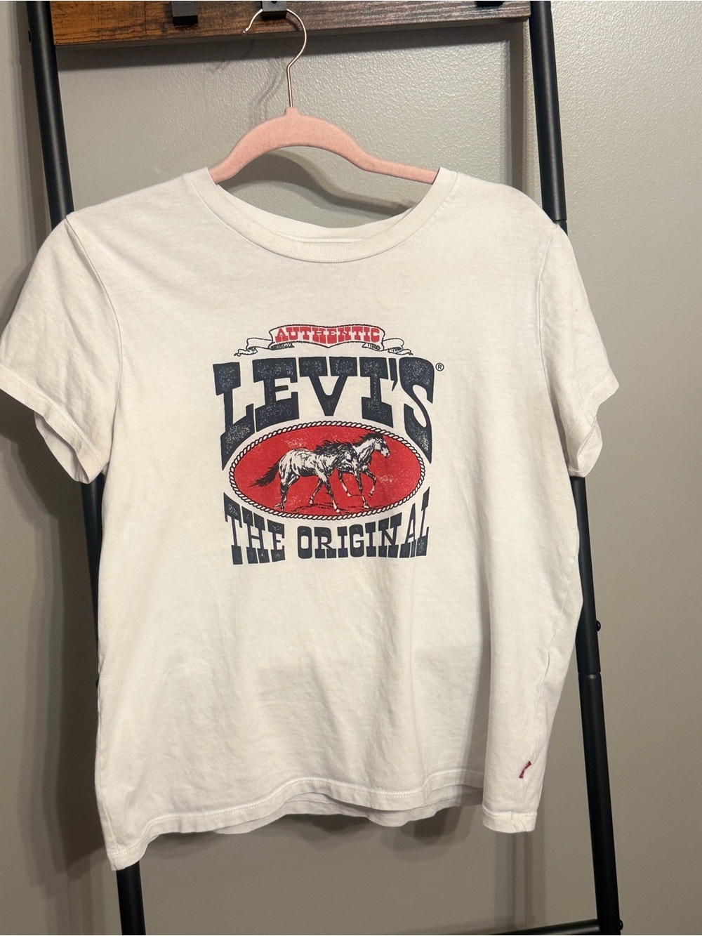 Levi's Women’s White Graphic Tee